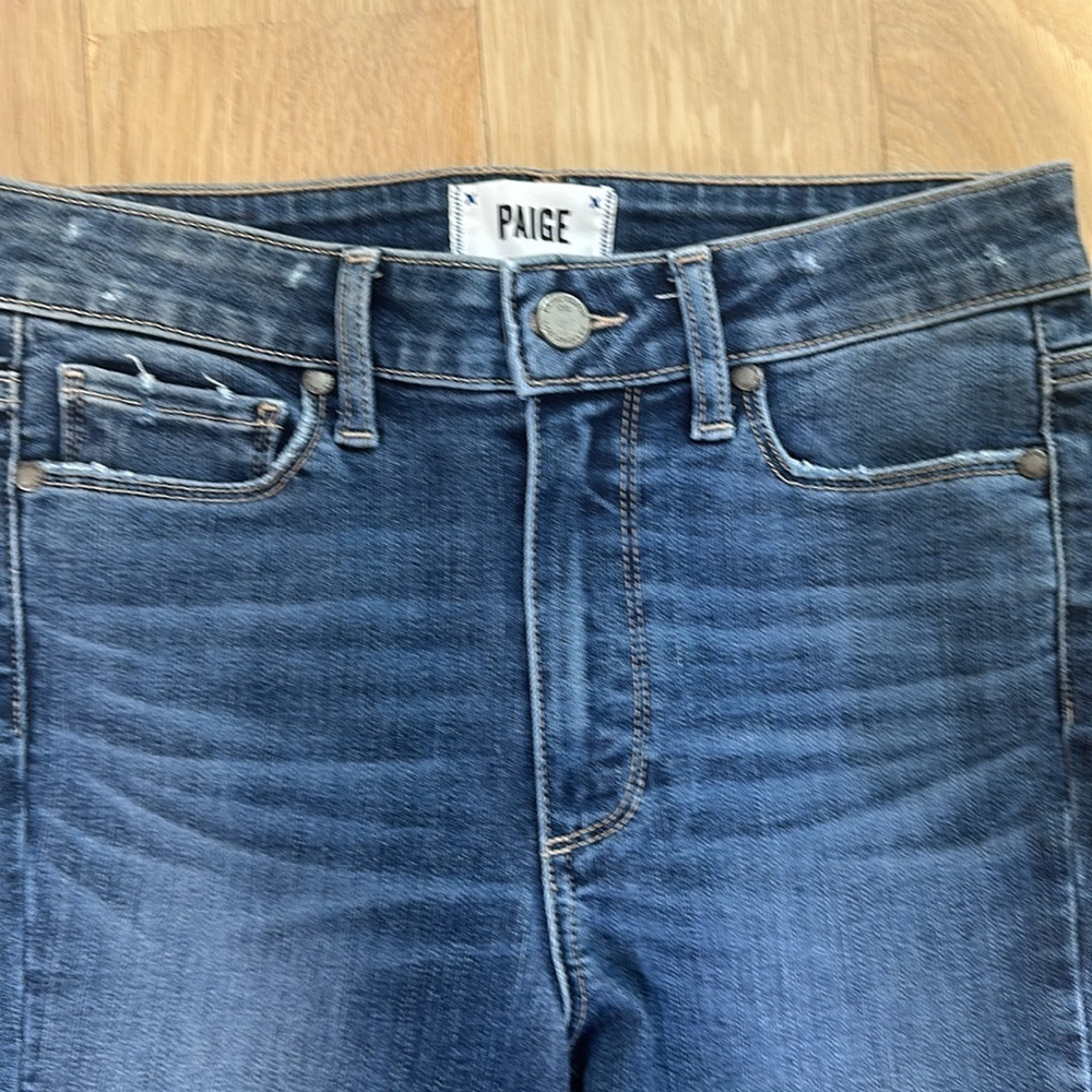 Paige cropped denim jeans. NWOT! Size 27 with frayed hem
8125 - Picture 4 of 5